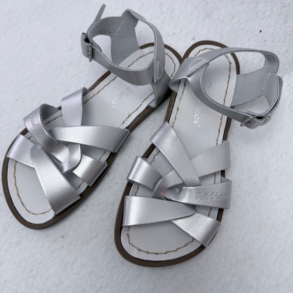 Salt Water Sandals The Original Silver Leather Kids Sandals Size 2 big girl - Picture 9 of 11